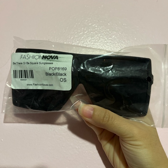 Be there or be square sunglasses 🕶 - Picture 5 of 6